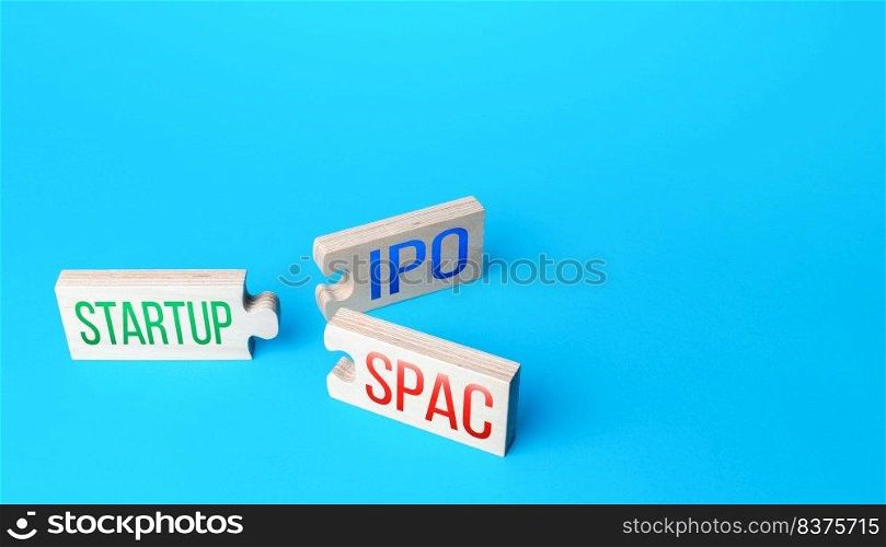 Choice between two puzzle connections. Simplified listing entry of a business startup to stock exchange using SPAC  Special purpose acquisition company  or IPO. Simplified listing of company