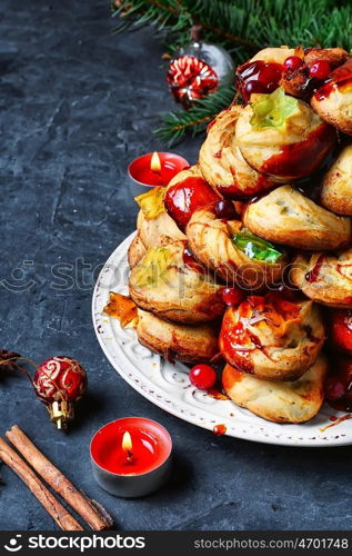 Christmas cake a croquembouche