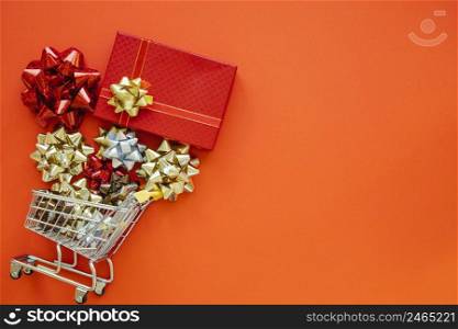 christmas shopπng concept with present cart