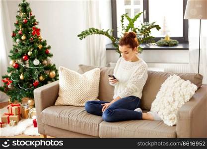 christmas, technology, people and holidays concept - smiling woman with tablet pc computer at home. woman with tablet pc at home on christmas