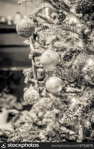 christmas tree ornaments indoor