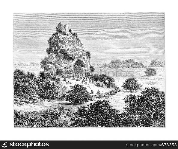 Cingolo, an Ovimbundu Kingdom in Angola, Southern Africa, drawing by De Bar based on a sketch by Serpa Pinto, vintage engraved illustration. Le Tour du Monde, Travel Journal, 1881