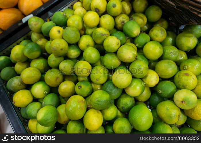 Citrus fruit on the supermarket stall