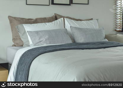 Classic color scheme bedding for king size bed