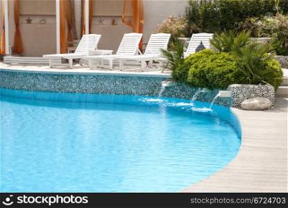 Clean and nice swimming pool with fountains