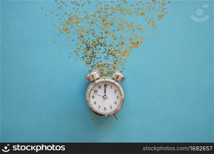 clock with bright spangles table