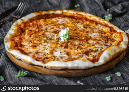 Close image of three cheese Pizza Margherita
