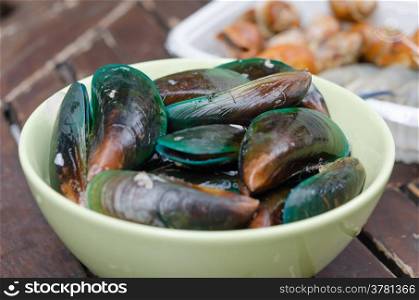 close up grilled green mussel in bowl. Green mussel
