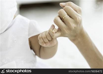 Close up hand of baby be hand in hand of Mother feeling so comfortable and Safety,Happiness Love with Family Concept,Selective Focus
