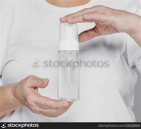 close up hands holding serum bottle