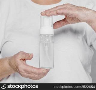 close up hands holding serum bottle