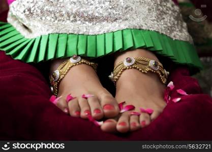 Close-up of a bride&rsquo;s feet