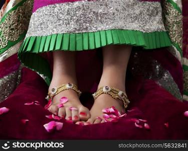 Close-up of a bride&rsquo;s feet