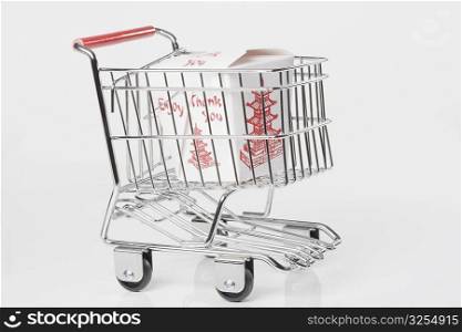 Close-up of a Chinese takeout box in a shopping cart
