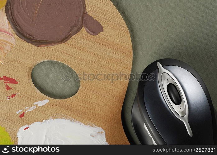 Close-up of a computer mouse and a paint tray