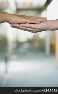 Close-up of a couple&acute;s hands giving high-five