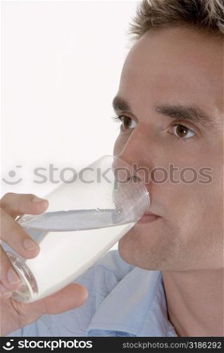 Close-up of a mid adult man drinking a glass of water