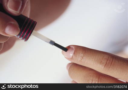 Close-up of a person&acute;s hand applying nail polish