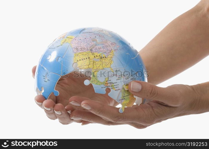 Close-up of a person&acute;s hand holding a broken globe