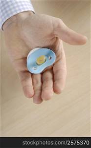 Close-up of a person&acute;s hand holding a pacifier