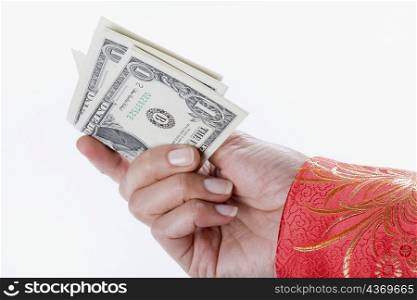 Close-up of a person&acute;s hand holding US paper currency