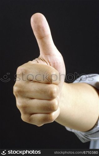 Close-up of a person&acute;s hand showing thumbs up sign