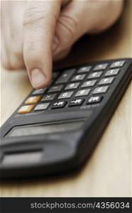 Close-up of a person&acute;s hand using a calculator