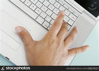 Close-up of a person&acute;s hand working on a laptop