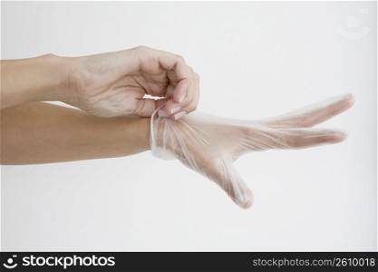 Close-up of a person&acute;s hands putting on a surgical glove