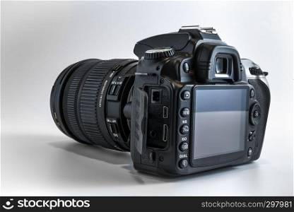 Close-up of a professional digital dslr camera for photography students, freelance photo journalism, photographic bloggers, or creative travel photographer, on white background - Close-up of a professional digital dslr camera for photography
