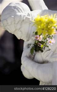 Close-up of a statue holding flowers, Washington DC, USA