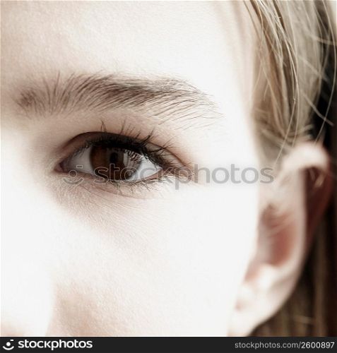 Close-up of a teenage girl&acute;s eye