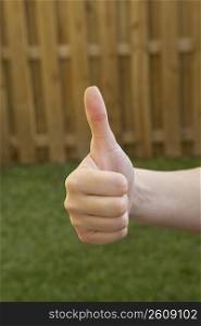 Close-up of a woman&acute;s hand making a thumbs up sign