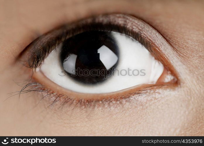 Close-up of a young woman&acute;s eye