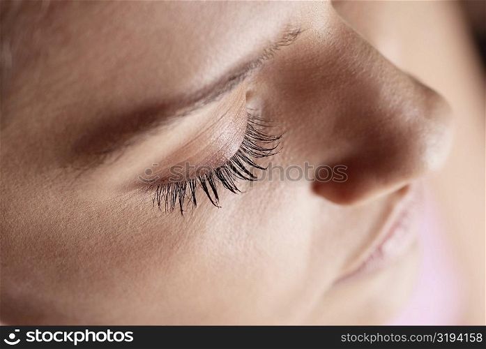 Close-up of a young woman&acute;s eye closed