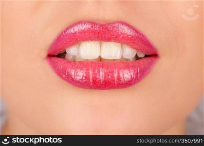 Close up of a young woman&acute;s glossy lips