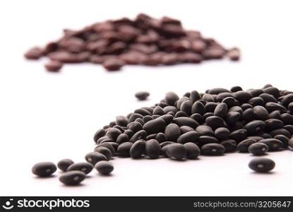 Close-up of black beans with kidney beans in the background