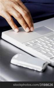Close-up of person&acute;s hand using a laptop