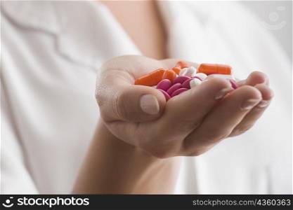 Close-up of pills on a female doctor&acute;s palm
