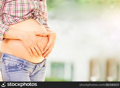 Close up of pregnant woman's belly