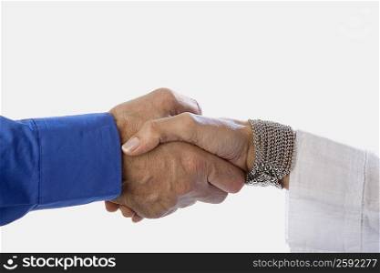 Close-up of two people&acute;s hand shaking