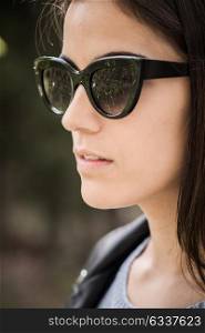 Close-up of young woman with sunglasses