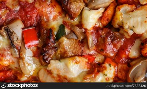 close up pizza with chicken and mushroom