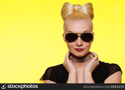 Close-up portrait of a beautiful woman in sunglasses