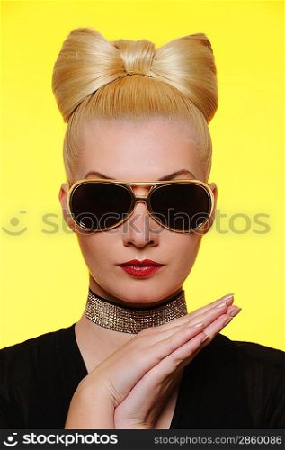 Close-up portrait of a beautiful woman in sunglasses