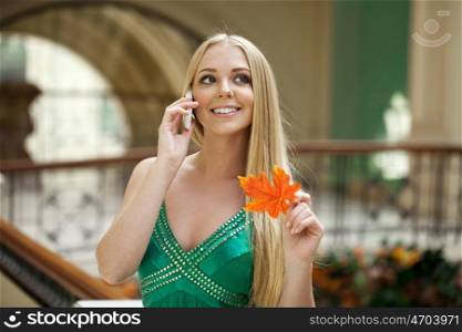 Close up portrait of a beautiful young girl talking on his cell phone in a shopping center