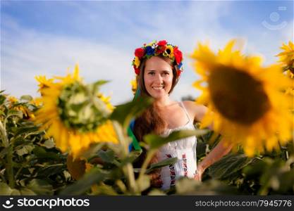 Close-up portrait of beautiful young woman with sunflower