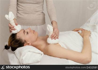 close up therapist holding towels