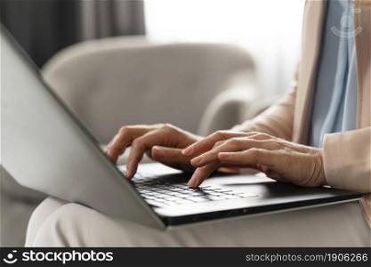close up woman therapist using laptop. High resolution photo. close up woman therapist using laptop. High quality photo