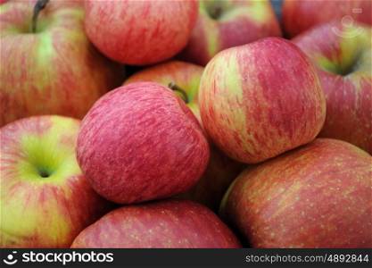 Closeup image of red apples in the grocery store